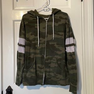 Medium camo zip up